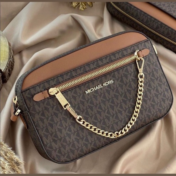 Michael Kors East West with Chain - Picture 2 of 5